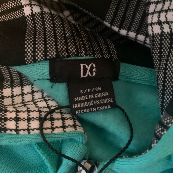 brand new DC zip-up sweatshirt - Picture 3 of 3